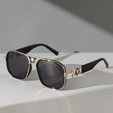 Lujo con un toque especial: las gafas más llamativas de Chanel